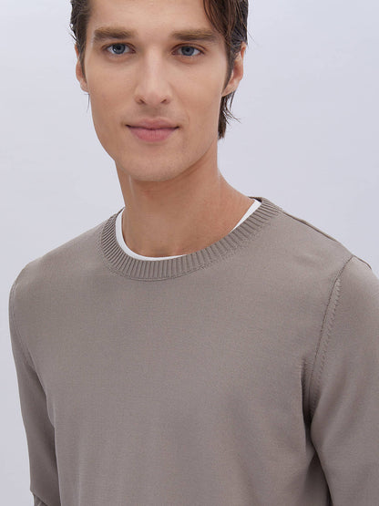 Rundhals Pullover aus Strick