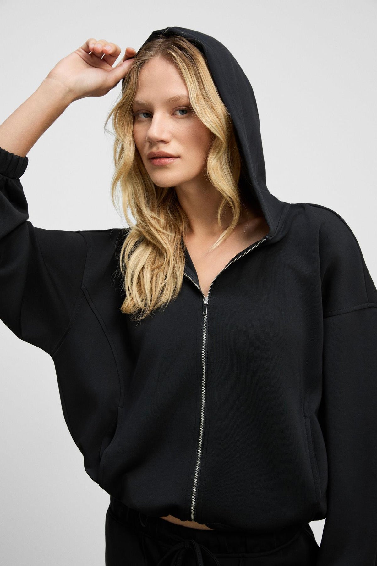 AMOURA Damen Kapuzen-Zip-Sweat