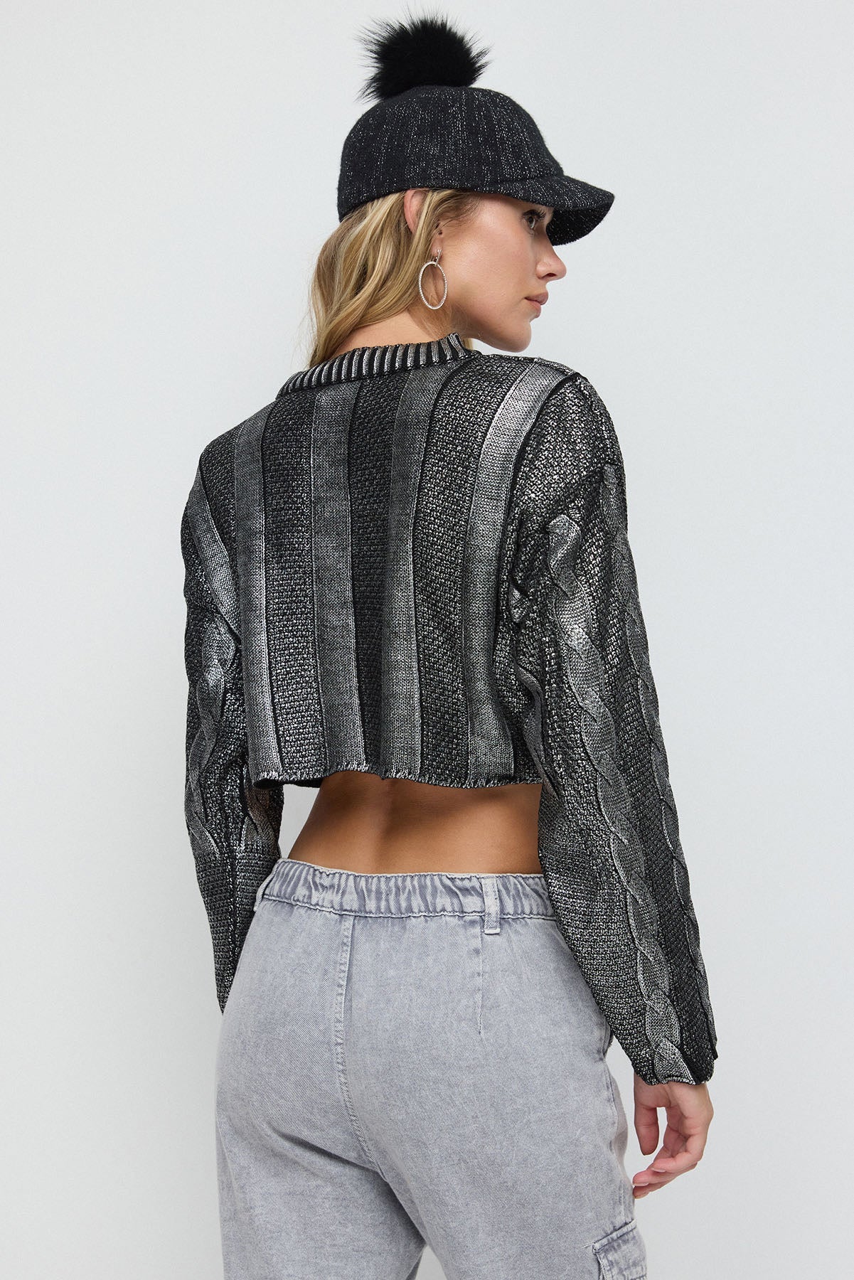Kurzer Strickpullover