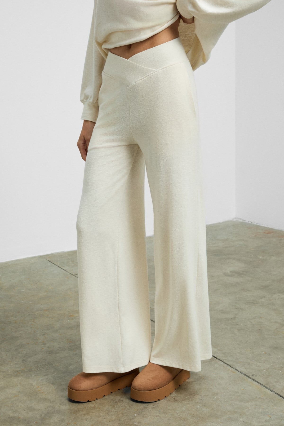 ETHIQUET ARTREOS Damen Jogginghose Ecru