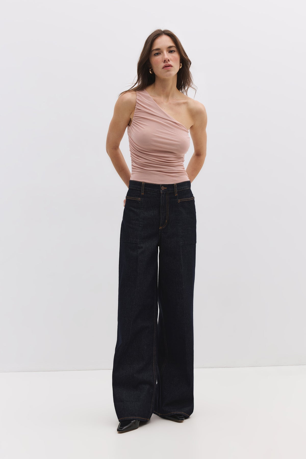 Asymmetrischer Body mit Druckknöpfen