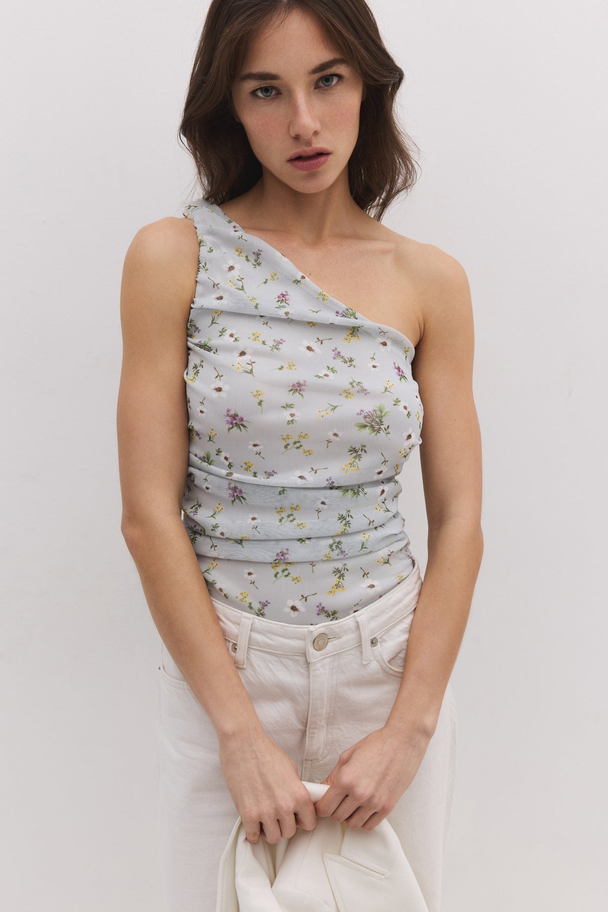 Asymmetrischer Body mit Druckknöpfen