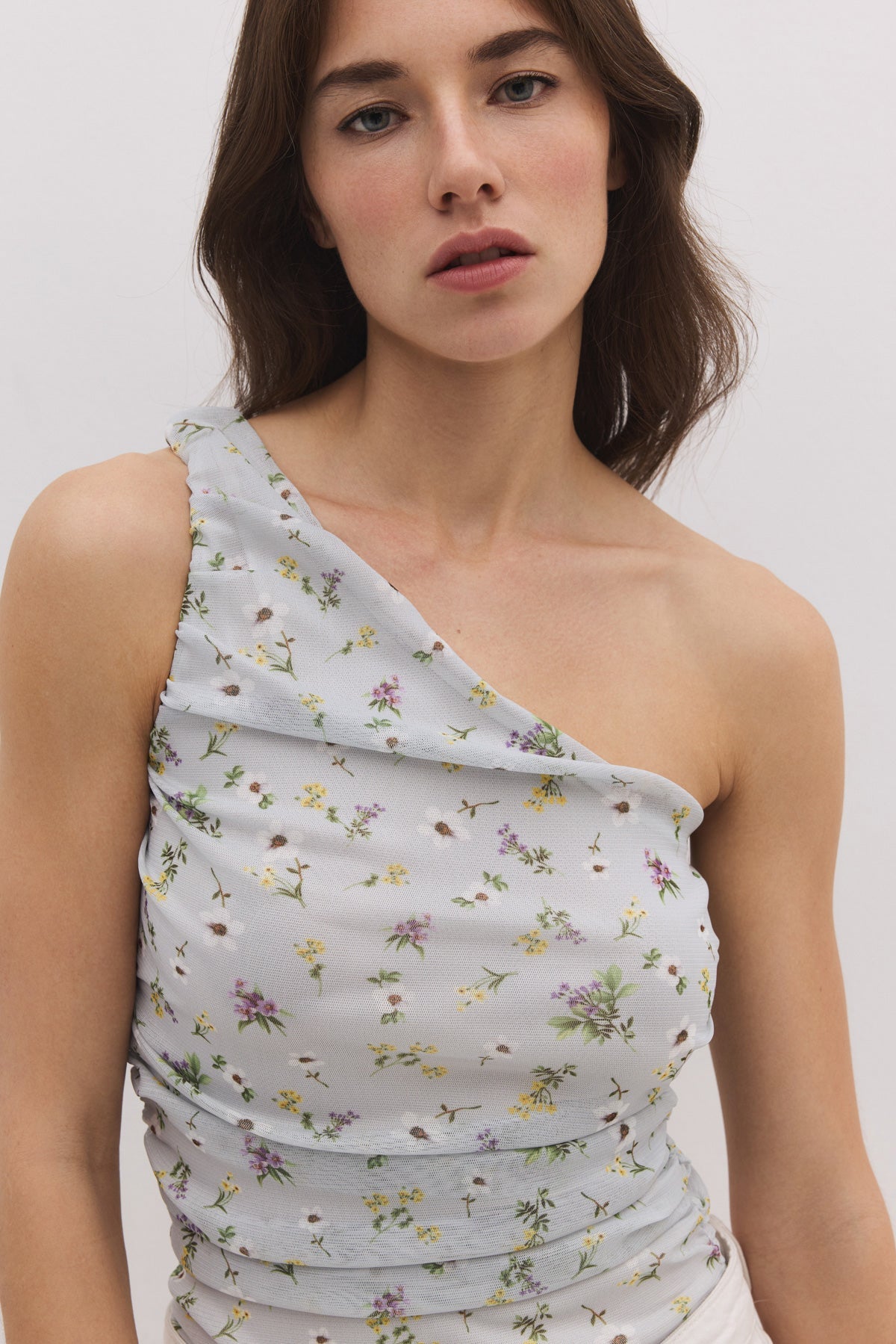 Asymmetrischer Body mit Druckknöpfen