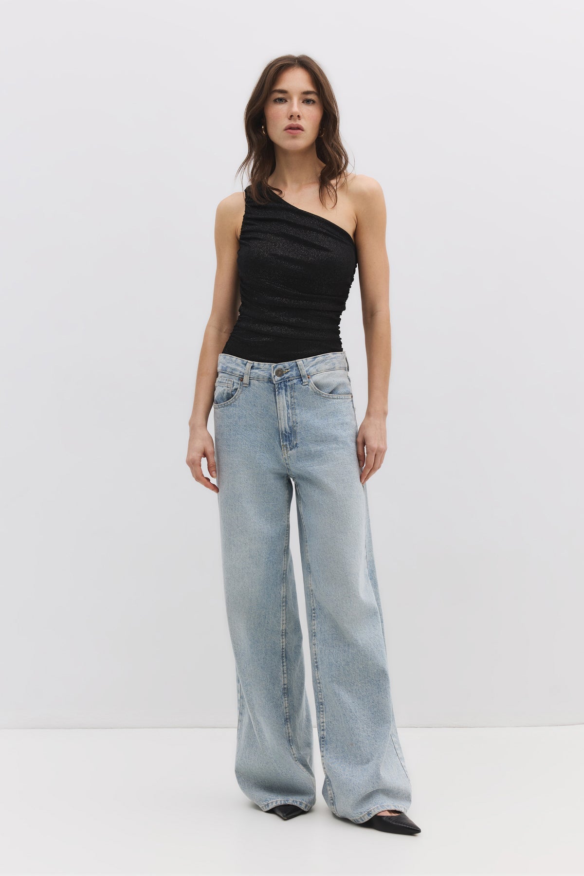Asymmetrischer Body mit Druckknöpfen