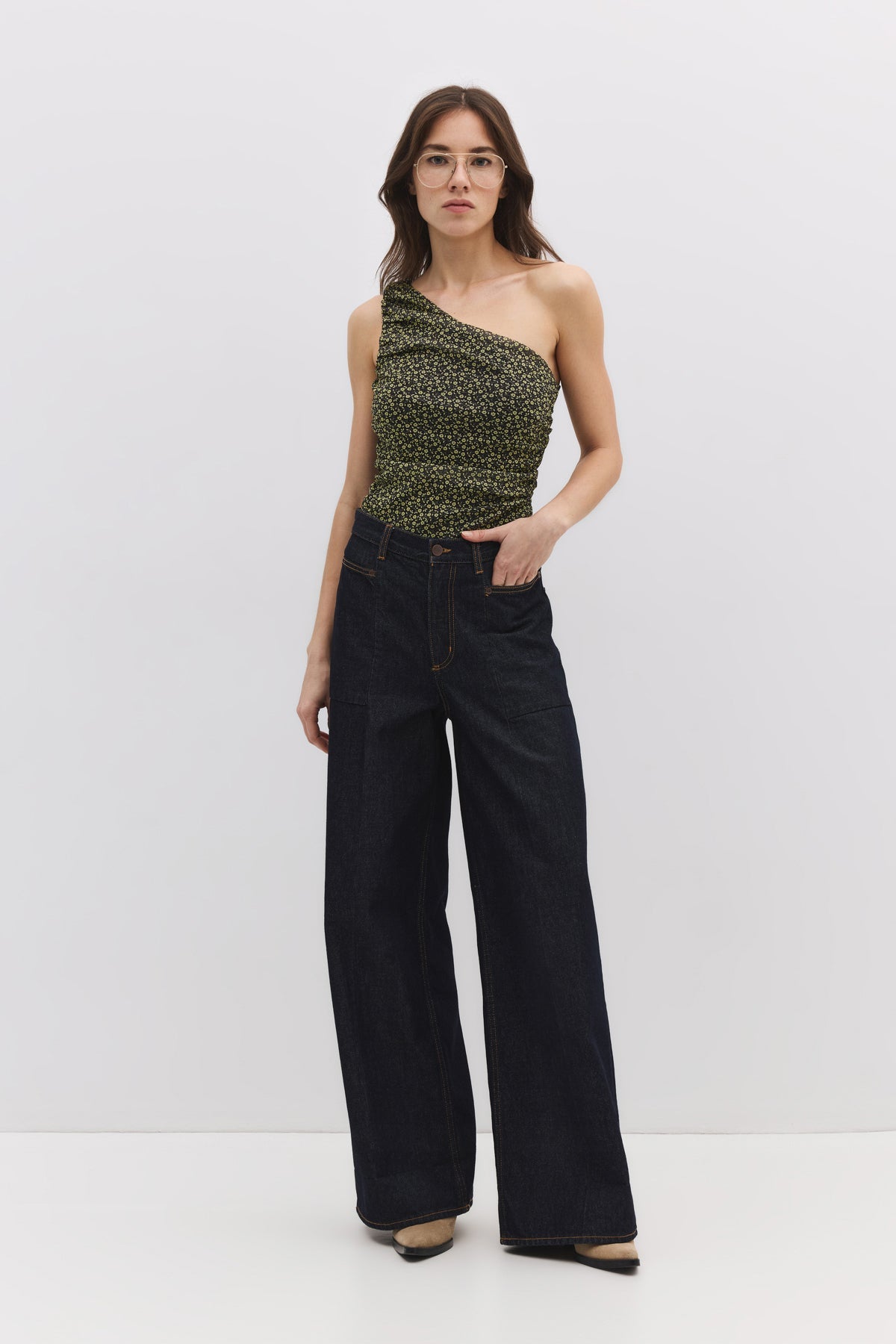 Asymmetrischer Body mit Druckknöpfen