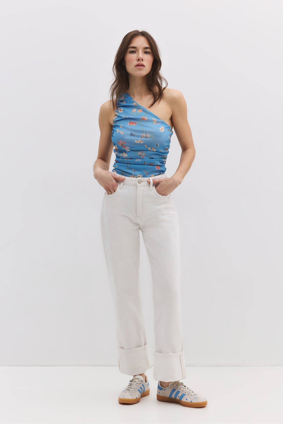 Asymmetrischer Body mit Druckknöpfen