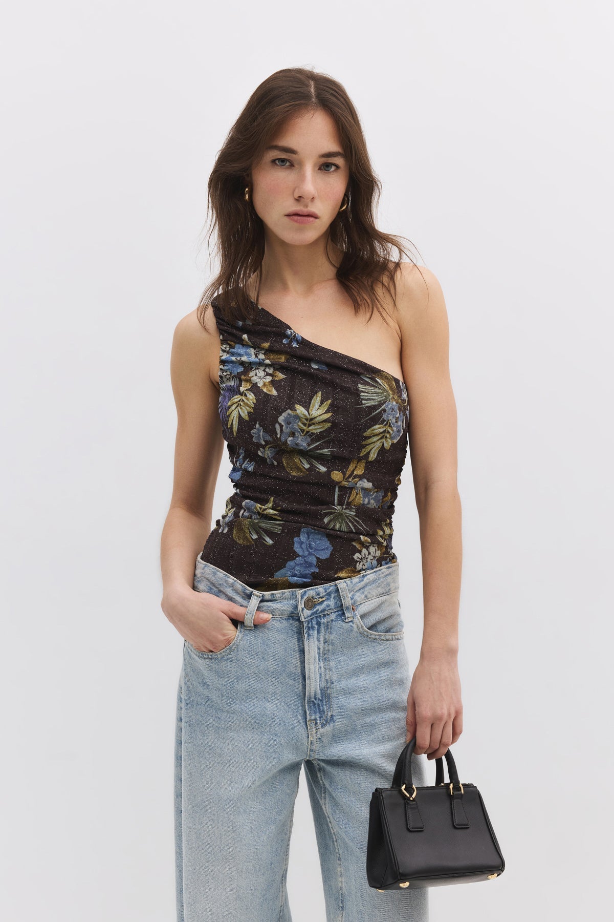 Asymmetrischer Body mit Druckknöpfen