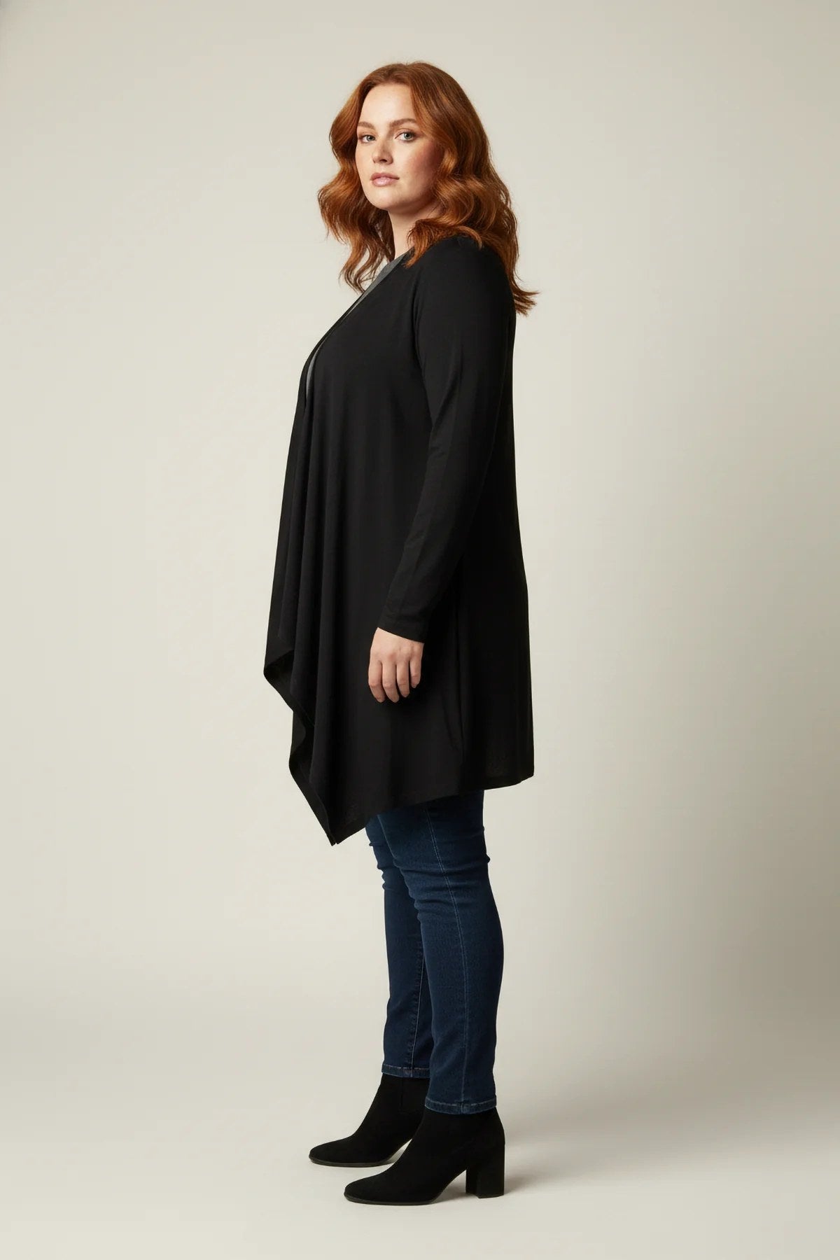 Asymmetrisch geschnittener, drapierter Cardigan