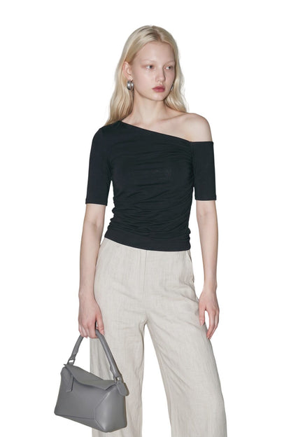 Asymmetrisches Rüschenshirt mit kurzen Ärmeln