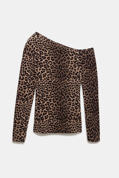 Leopardenbluse mit asymmetrischem Ausschnitt