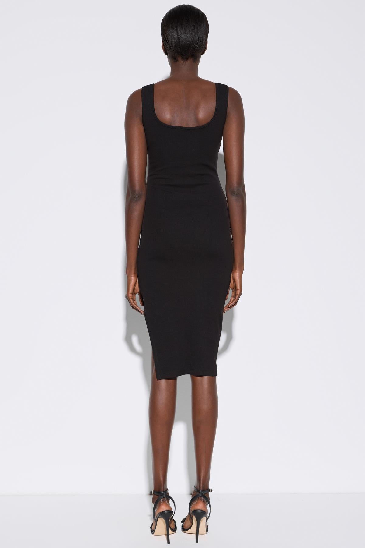 Trägerloses Minikleid mit Schlitz