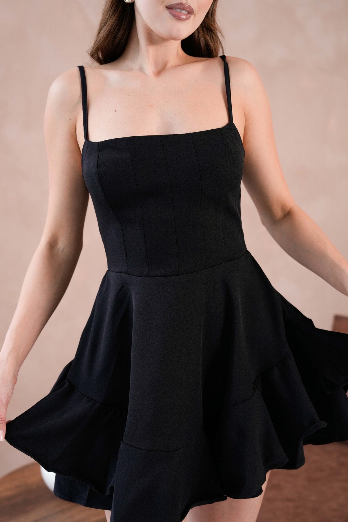trägerloses Kleid mit dünnen Trägern