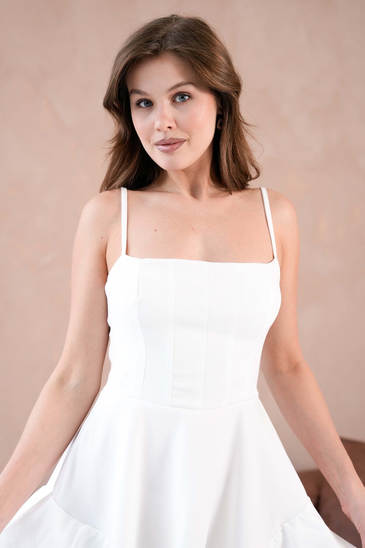 trägerloses Kleid mit dünnen Trägern