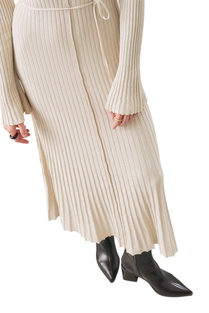 Ausgestellter Rock, Rippstrickkleid, Schwarz