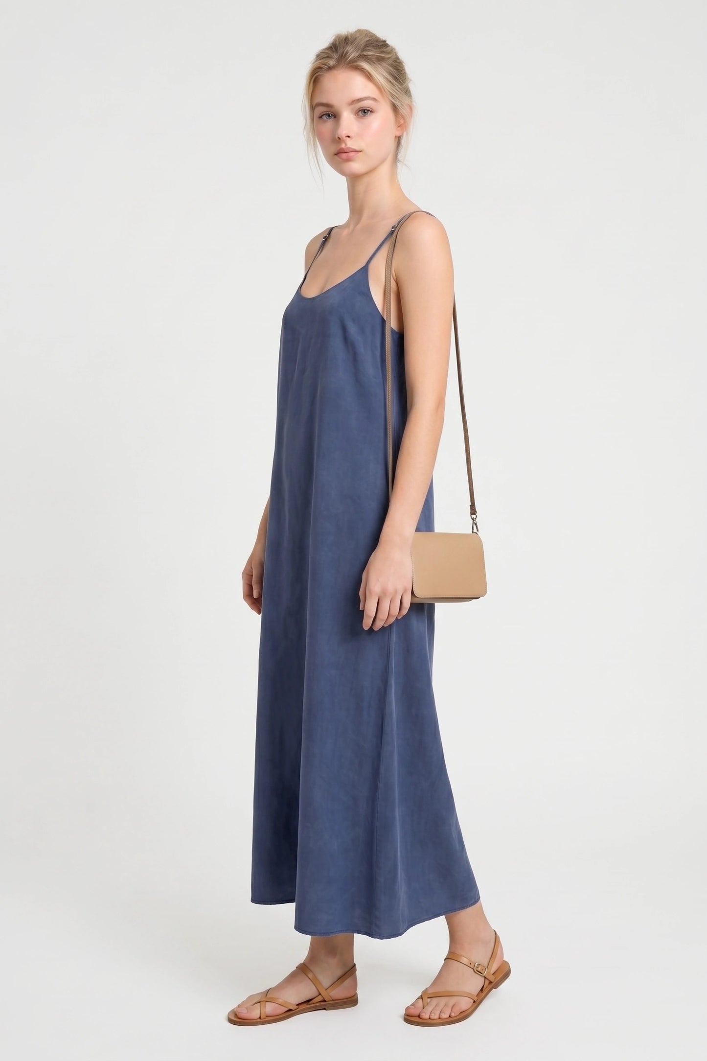 Verstellbares Midi-Kleid mit feinen Trägern
