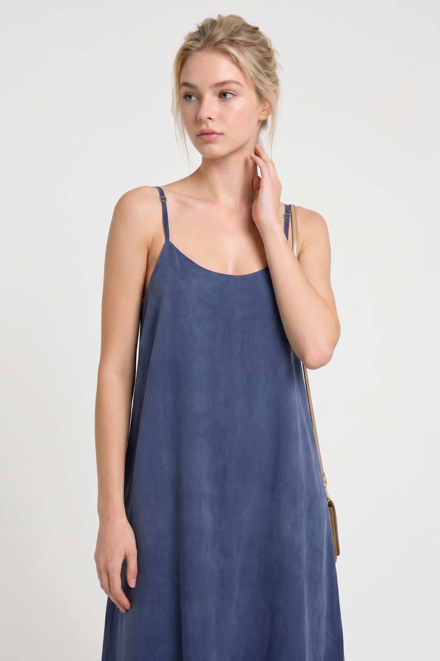 Verstellbares Midi-Kleid mit feinen Trägern