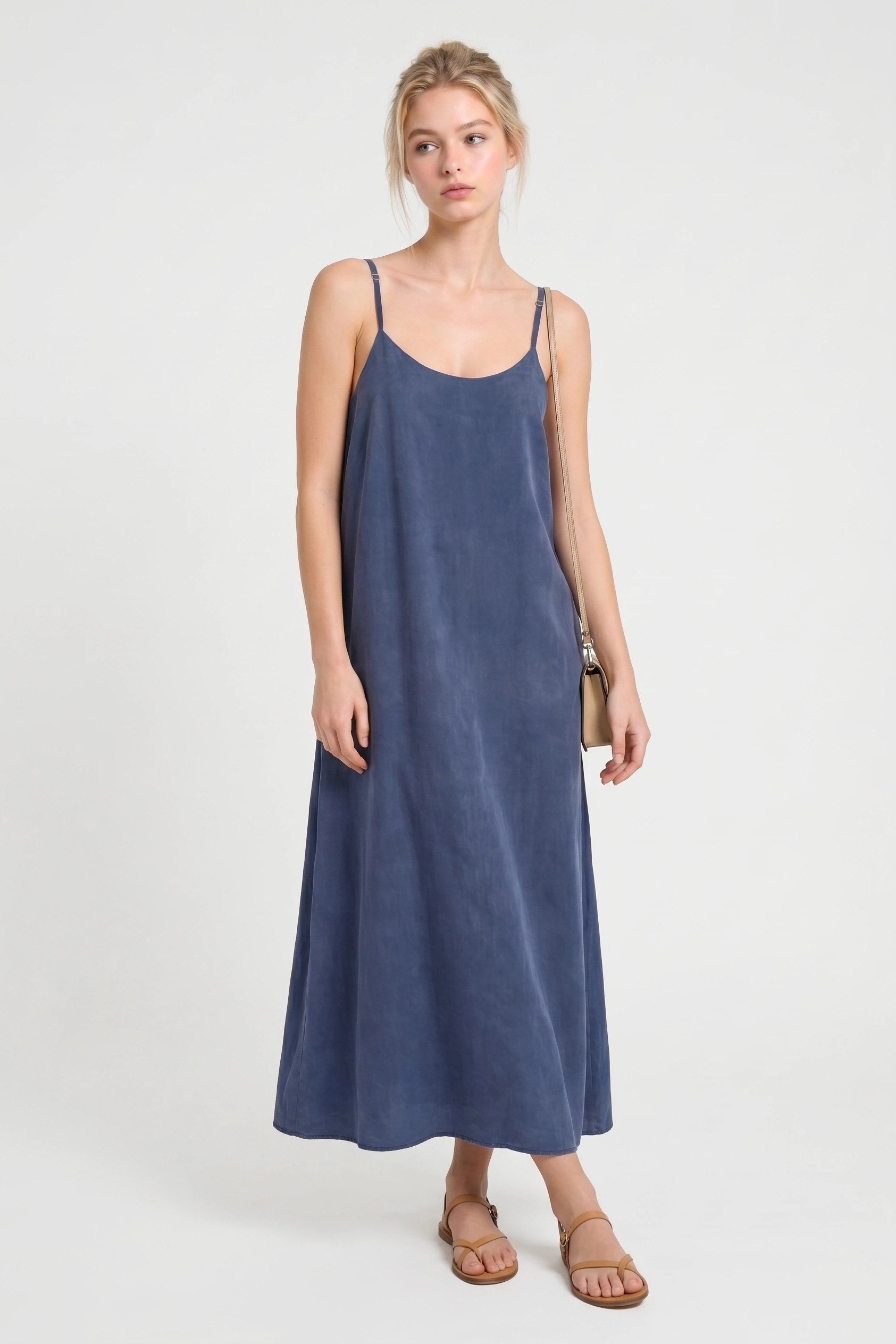 Verstellbares Midi-Kleid mit feinen Trägern