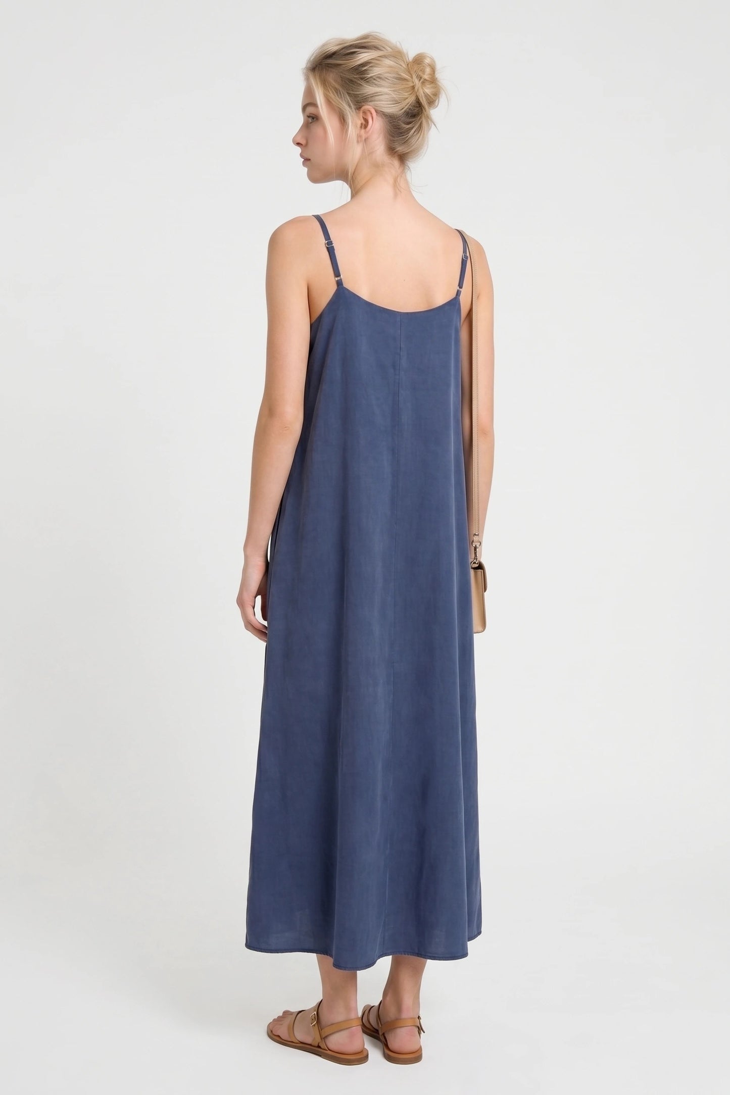 Verstellbares Midi-Kleid mit feinen Trägern