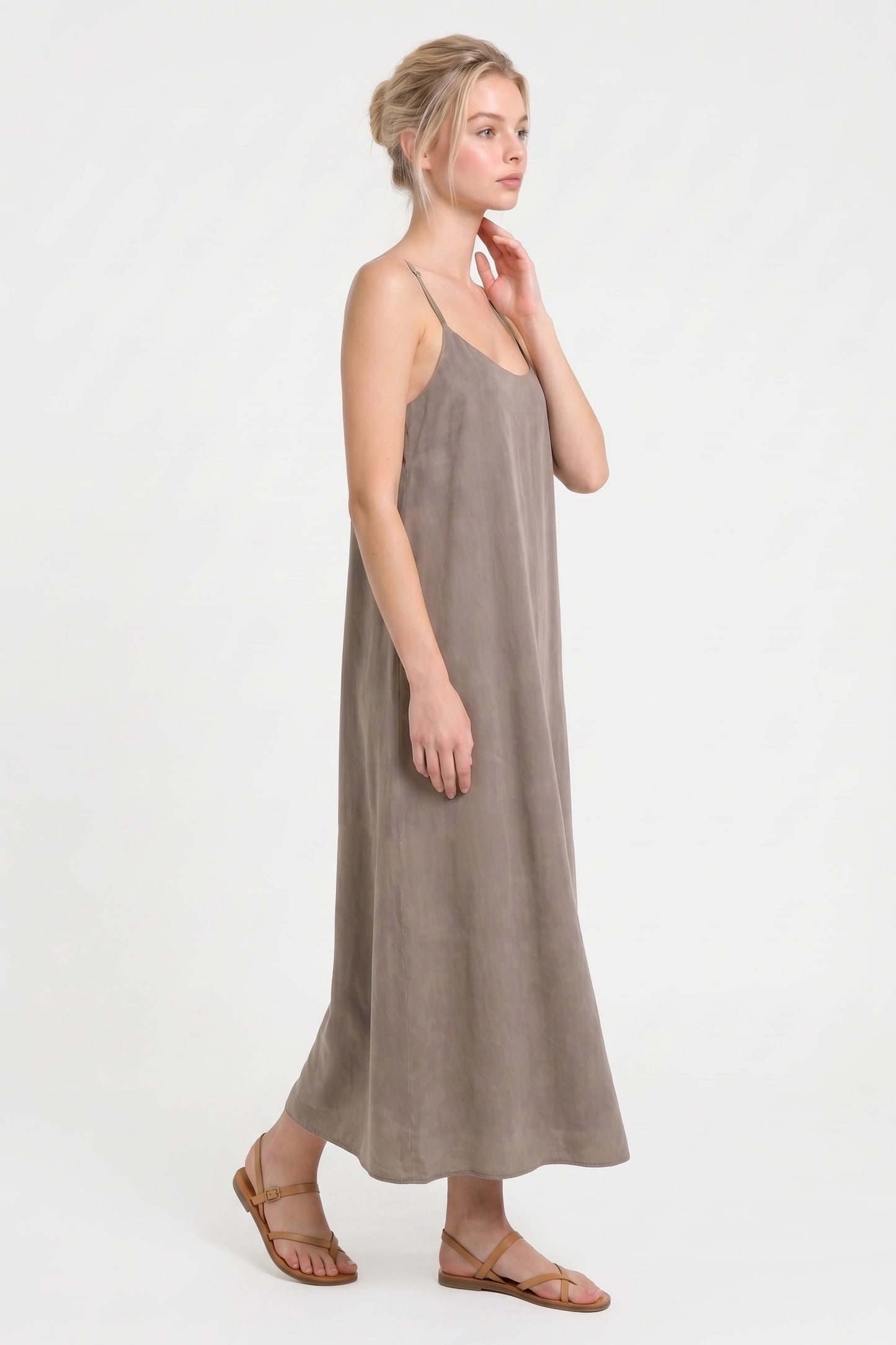 Verstellbares Midi-Kleid mit feinen Trägern