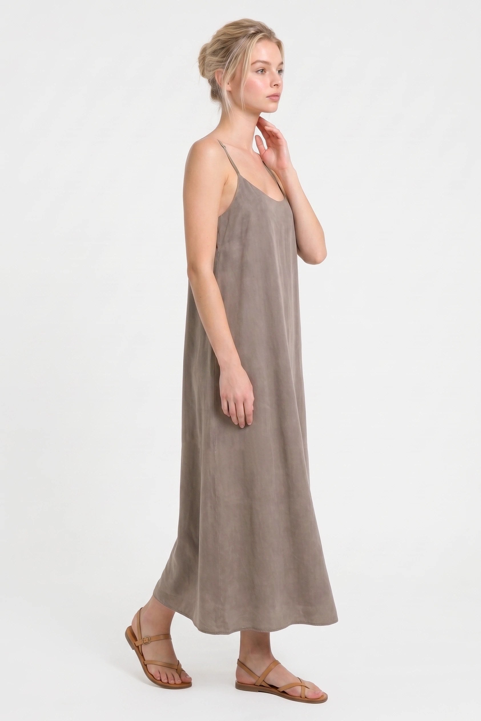 Verstellbares Midi-Kleid mit feinen Trägern