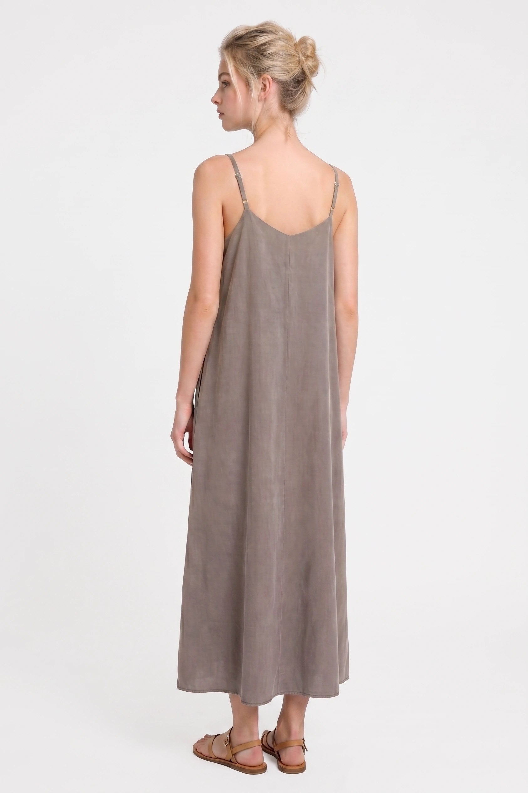 Verstellbares Midi-Kleid mit feinen Trägern