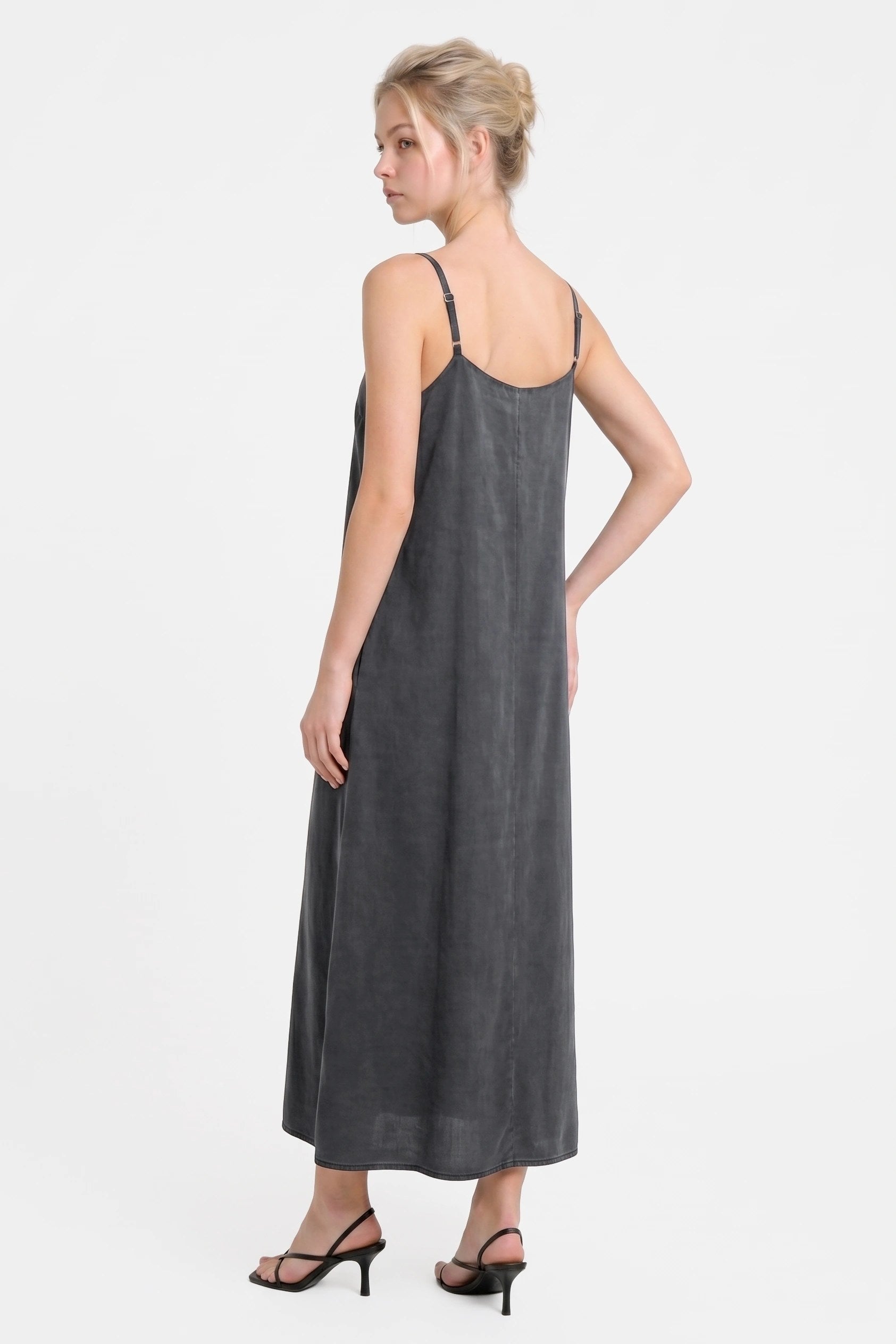 Verstellbares Midi-Kleid mit feinen Trägern