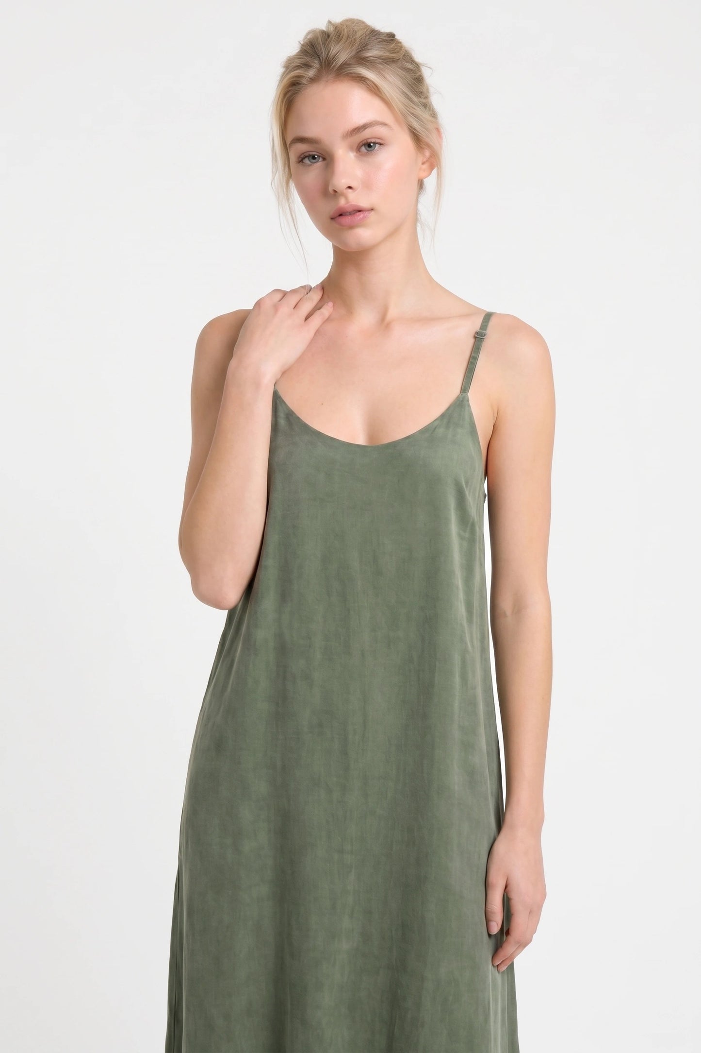 Verstellbares Midi-Kleid mit feinen Trägern