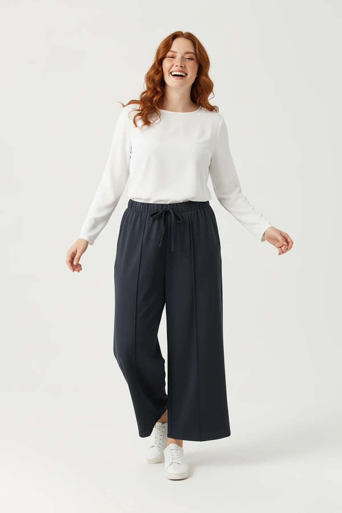 Weit geschnittene Hose mit Kordelzug