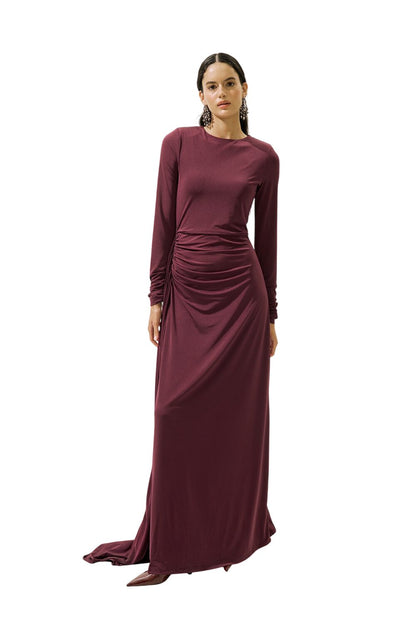 SCHWARZES ABENDKLEID MIT BINDEDETAILS.