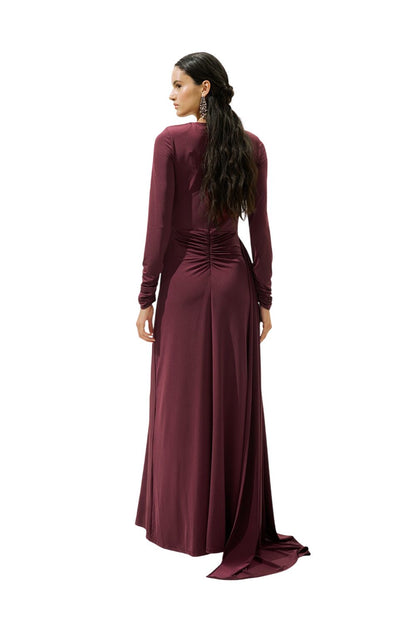 SCHWARZES ABENDKLEID MIT BINDEDETAILS.