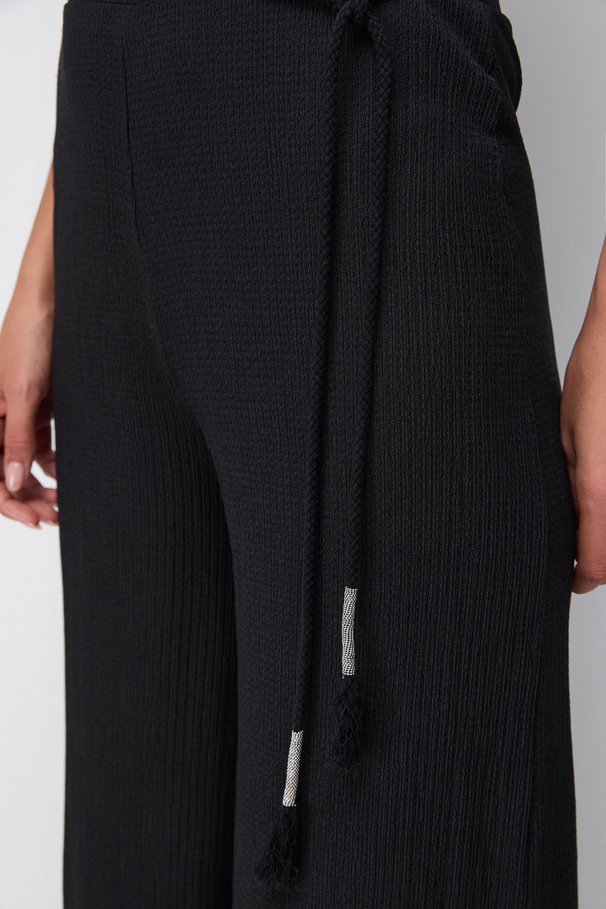 Strickhose mit Bindedetail