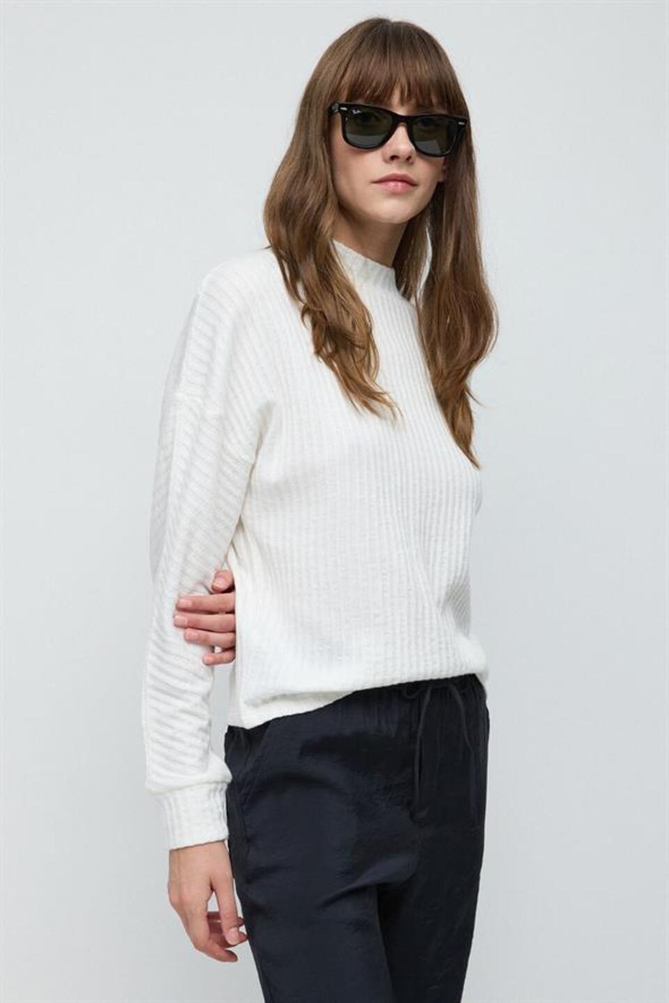 Rollkragenbluse mit langen Ärmeln