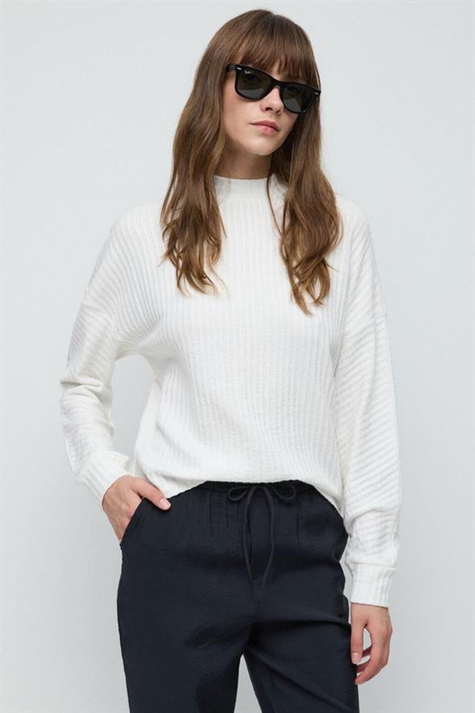 Rollkragenbluse mit langen Ärmeln