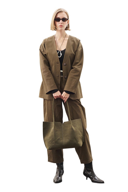 KHAKI-HOSE MIT KAPSELN