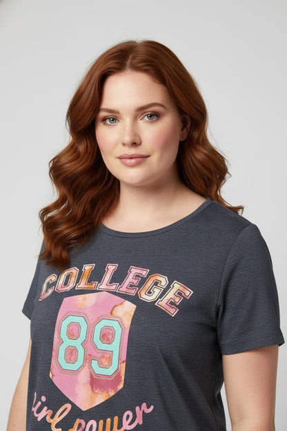 Bedrucktes T-Shirt mit V-Ausschnitt