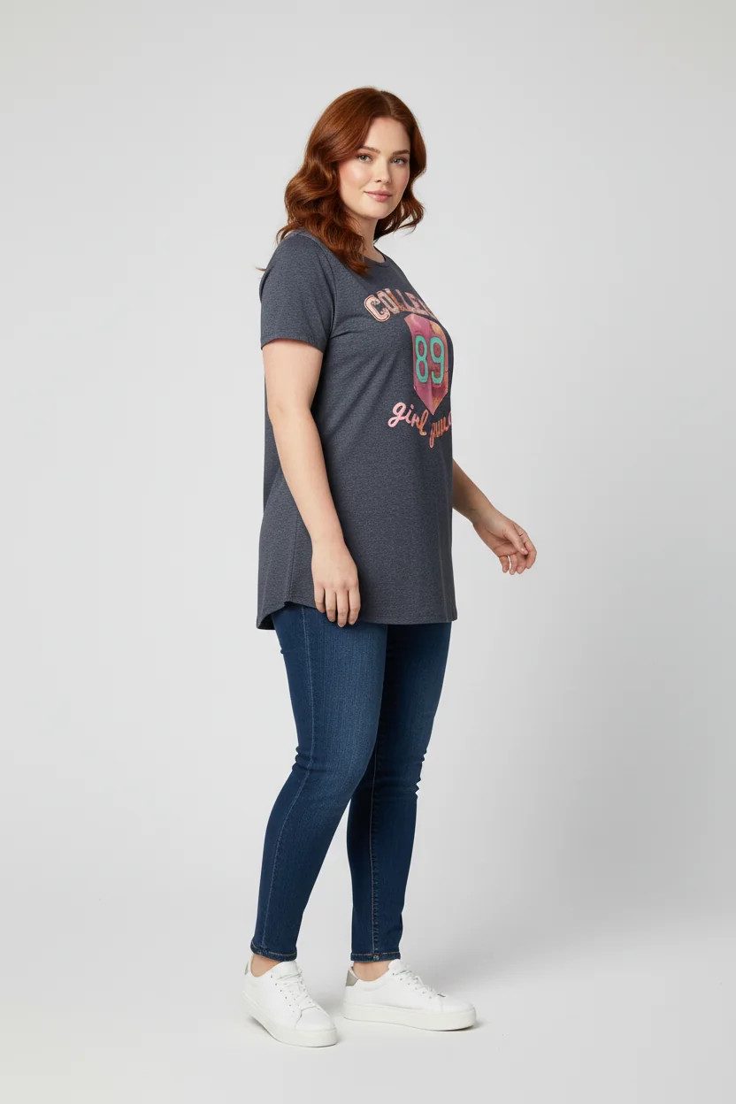 Bedrucktes T-Shirt mit V-Ausschnitt