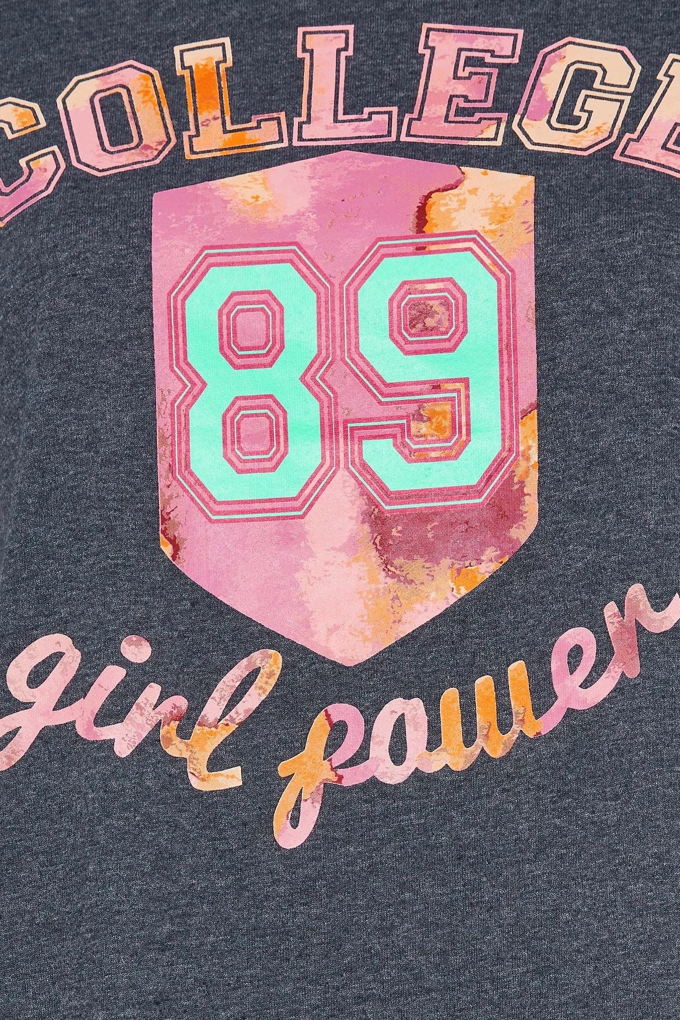 Bedrucktes T-Shirt mit V-Ausschnitt