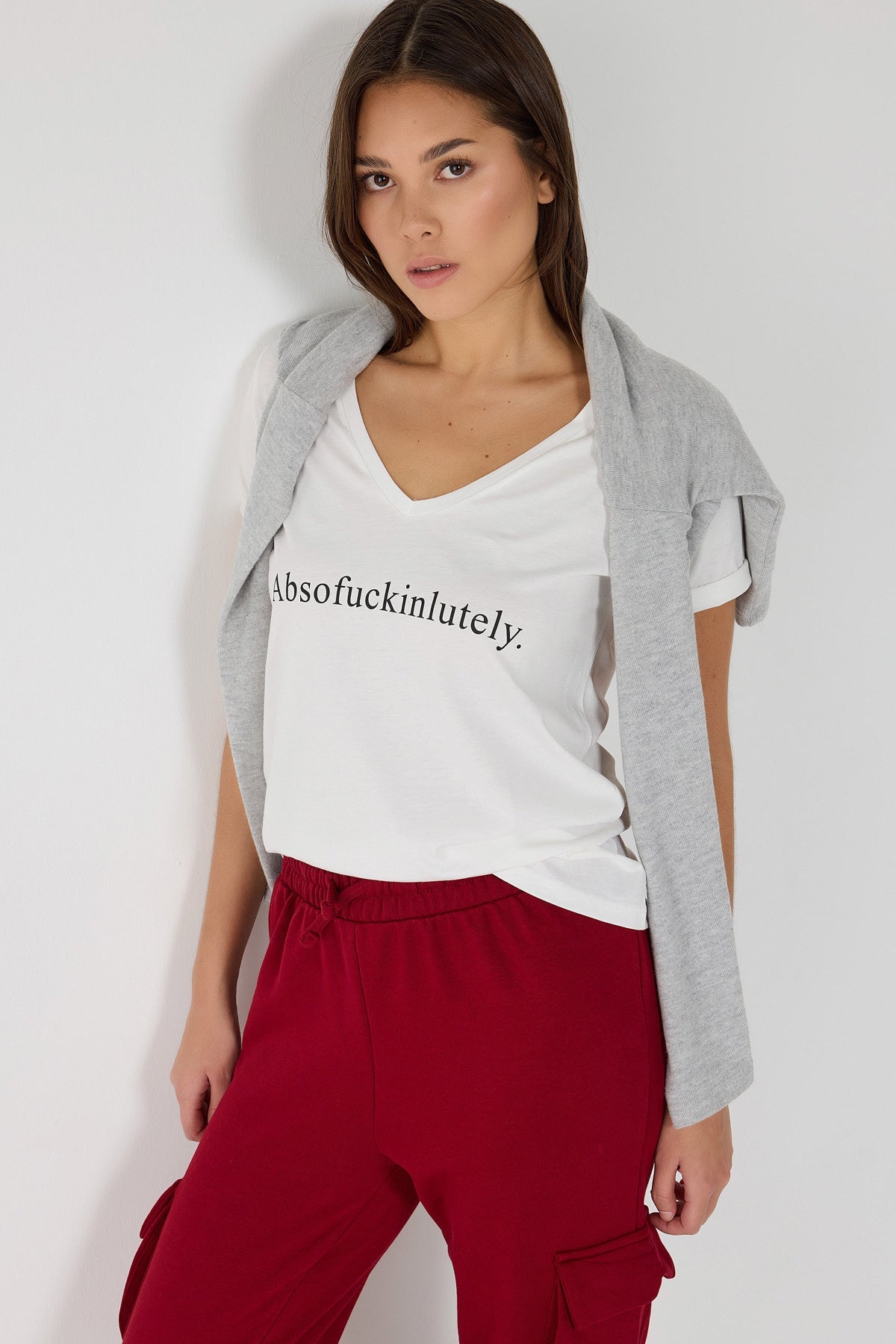 Bedrucktes T-Shirt mit V-Ausschnitt