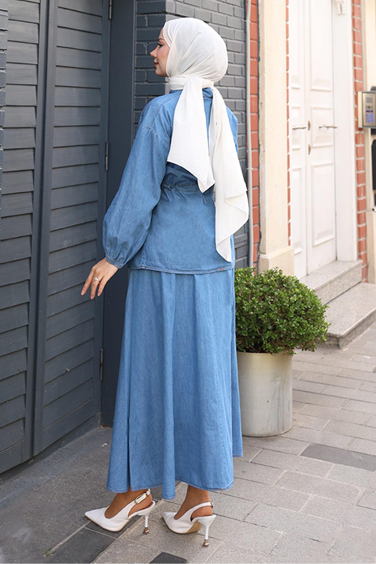 Hellblaues Denim-Set mit Bindung