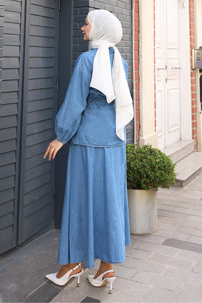 Hellblaues Denim-Set mit Bindung