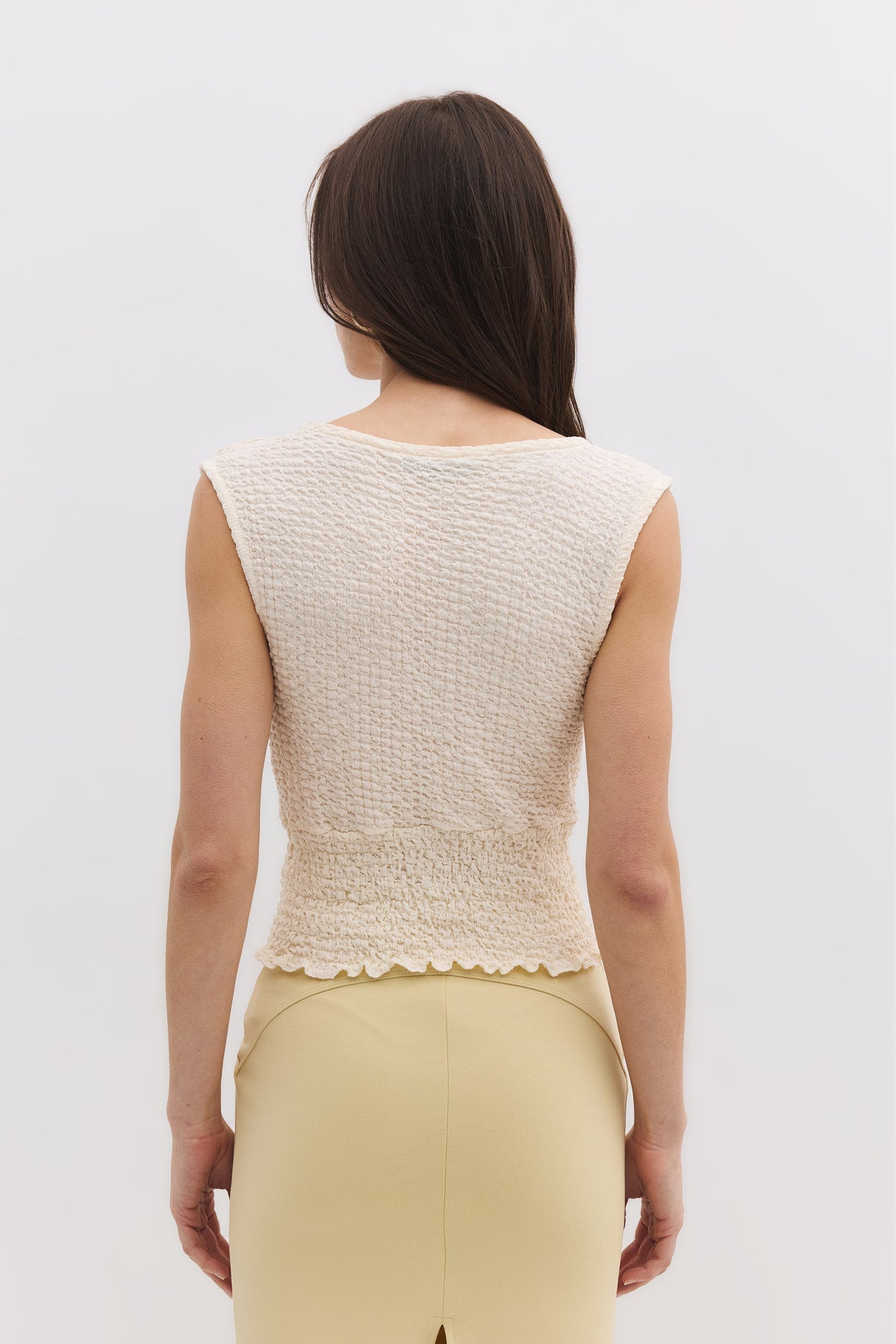 Bluse mit V-Ausschnitt und geraffter Taille