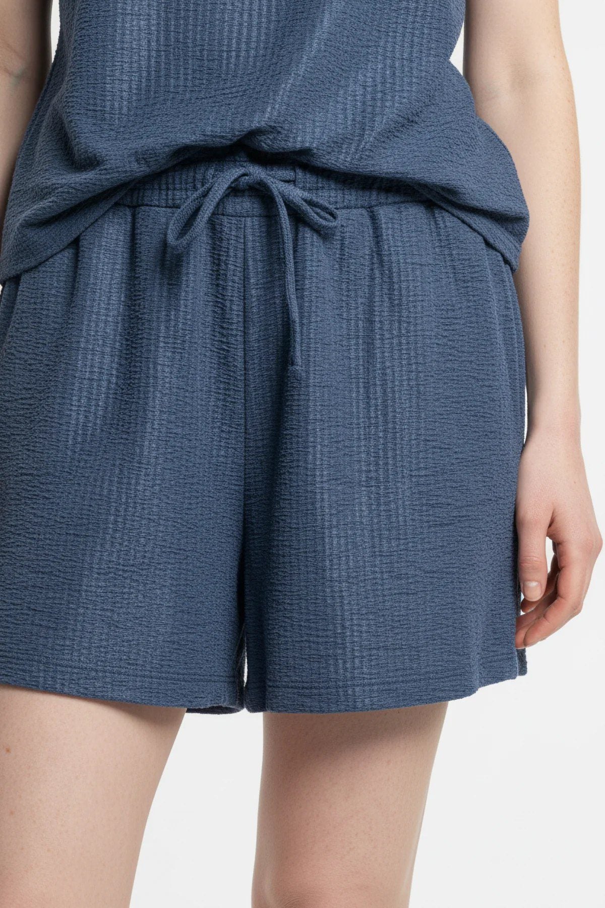 Elastische Taillenkurzshorts mit Bindegürtel