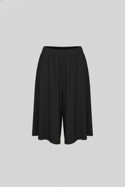 Weit geschnittene Shorts mit elastischem Bund und Taschen.