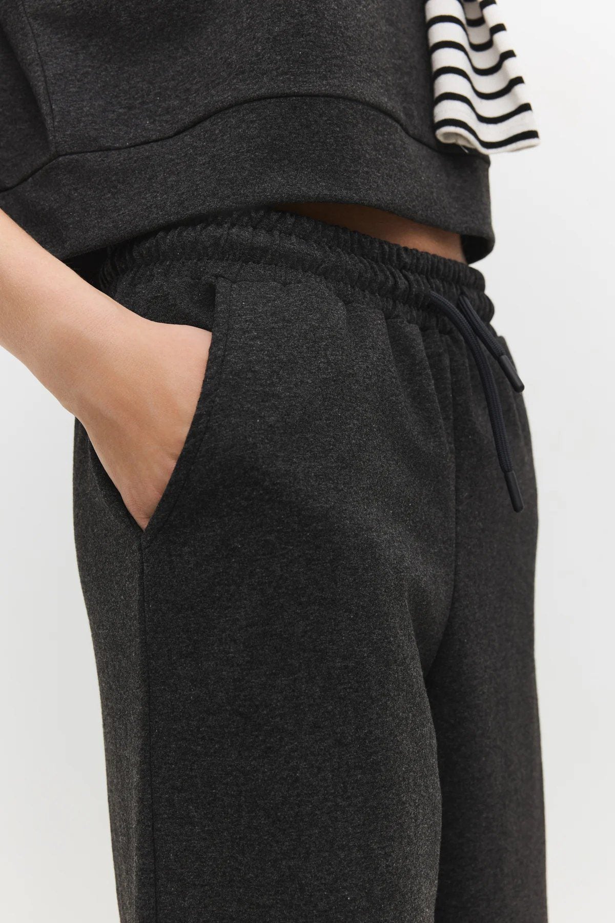 Weit geschnittene Jogginghose mit elastischem Bund