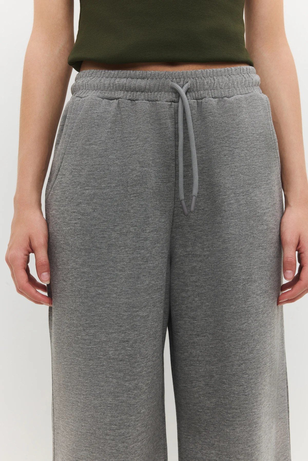Weit geschnittene Jogginghose mit elastischem Bund