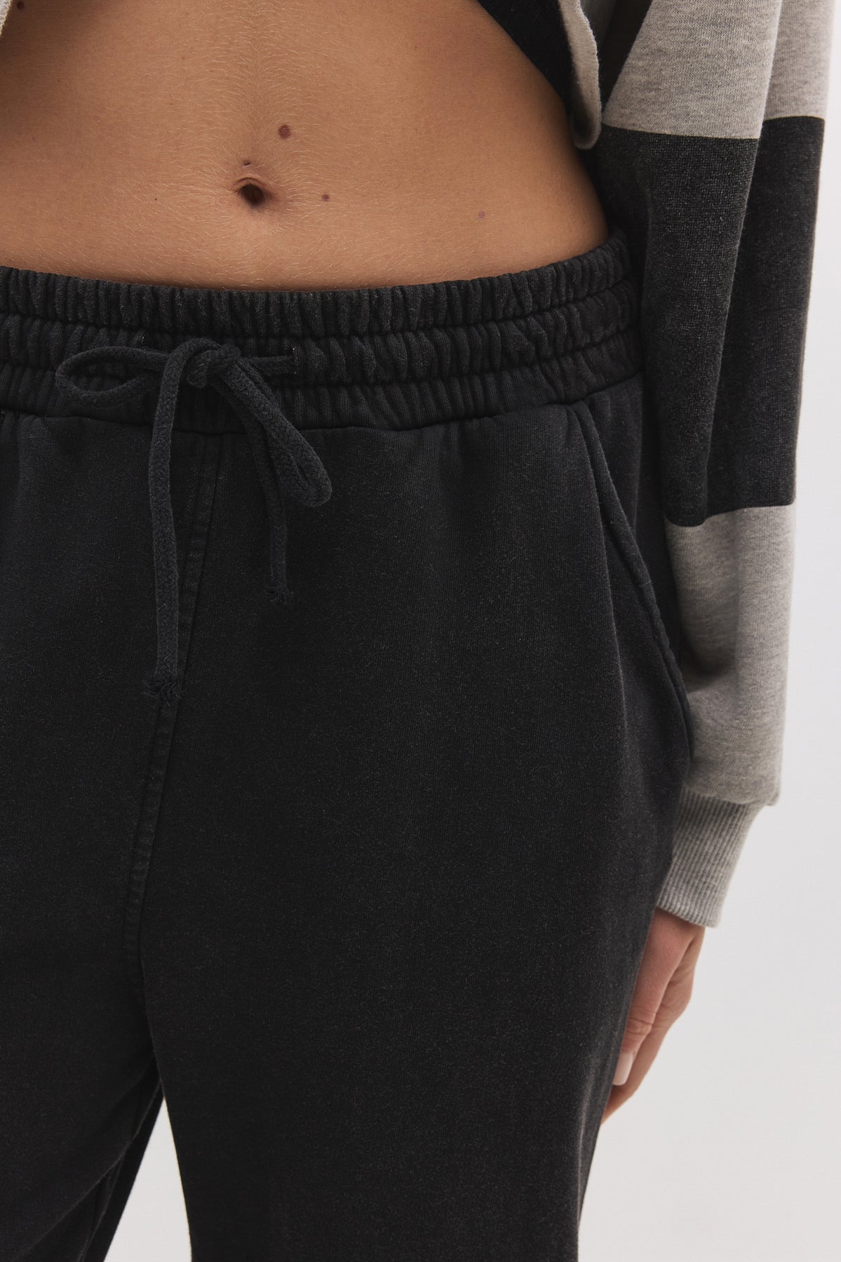 Weit geschnittene Jogginghose mit elastischem Bund
