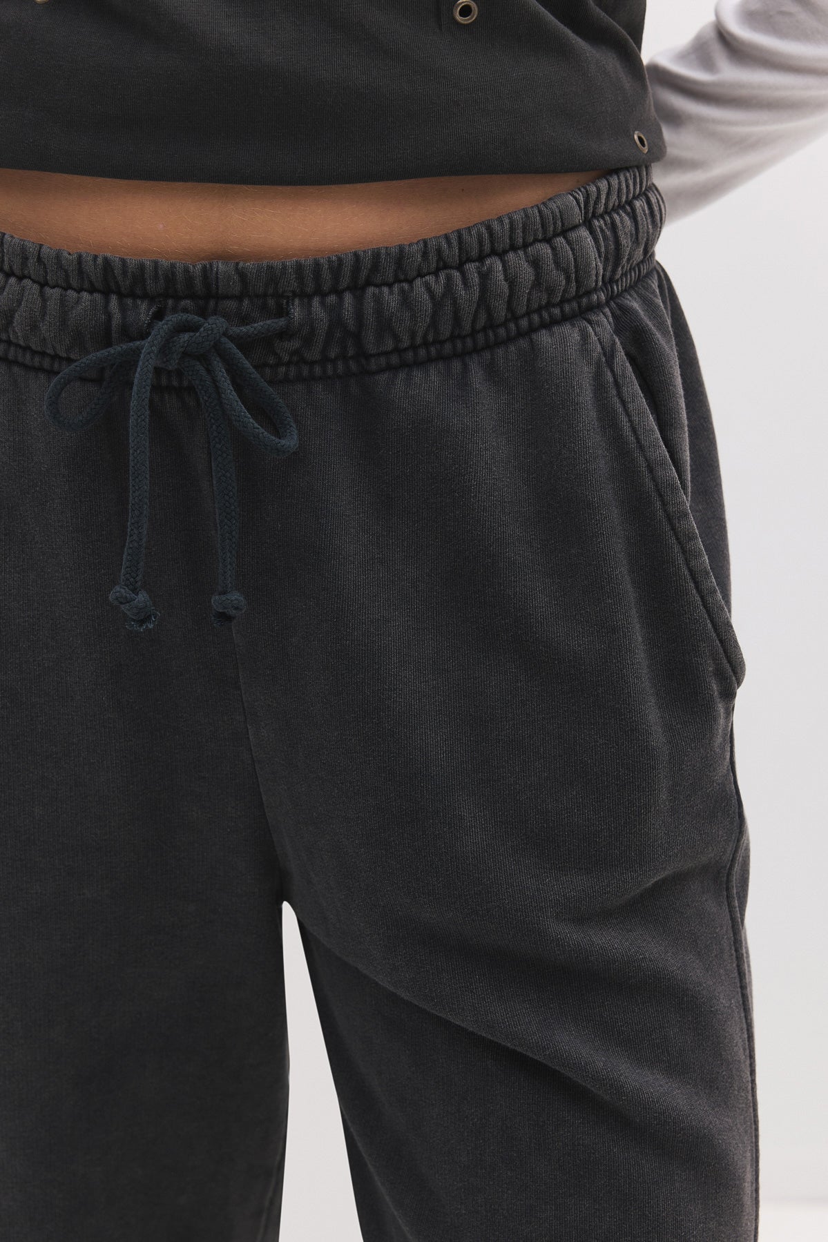Weit geschnittene Jogginghose mit elastischem Bund