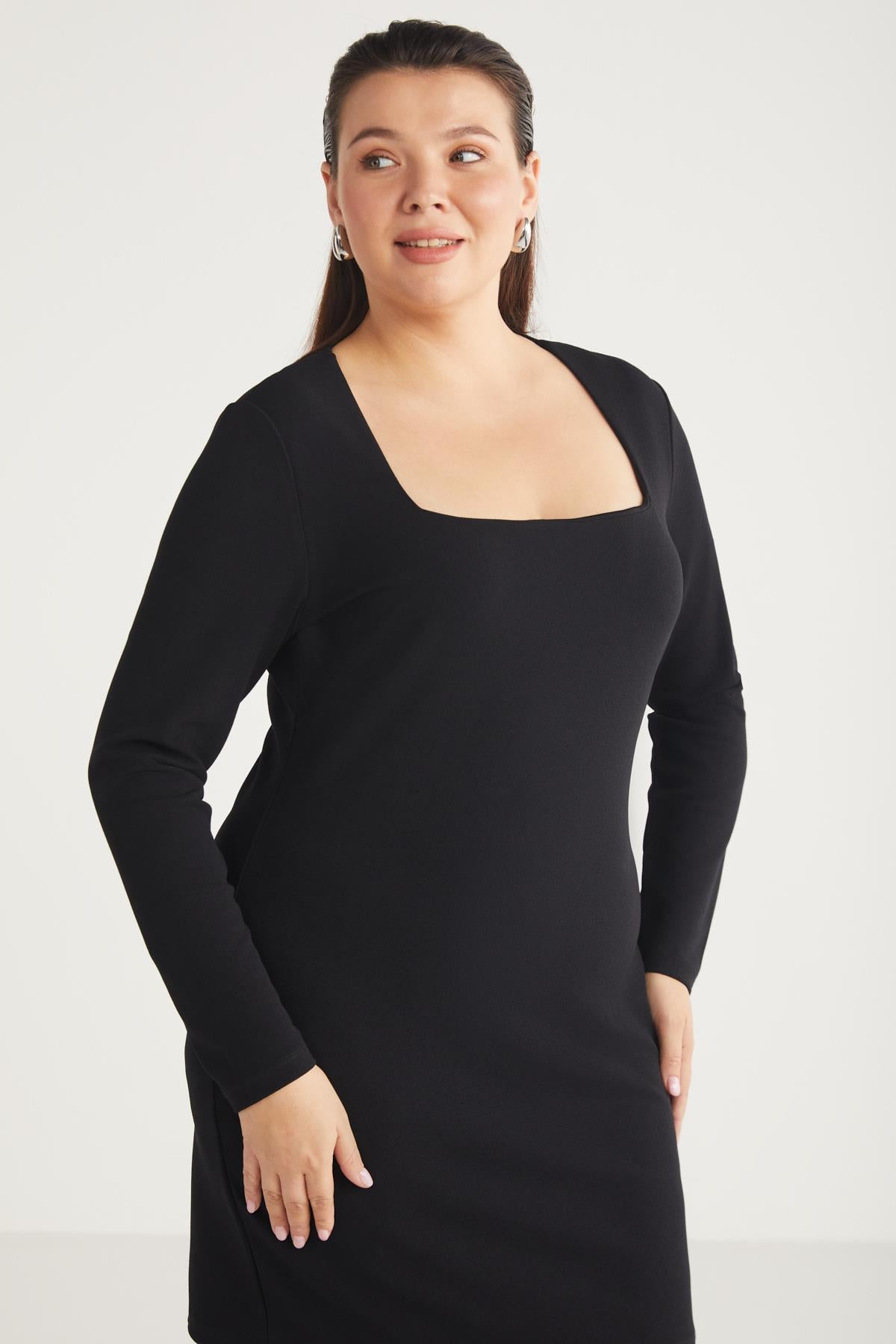 ETHIQUET BESSIEBB Große Größen Strickkleid Schwarz