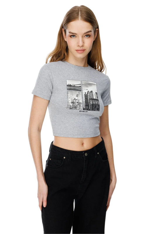 Bedrucktes Crop-T-Shirt mit Fahrradausschnitt