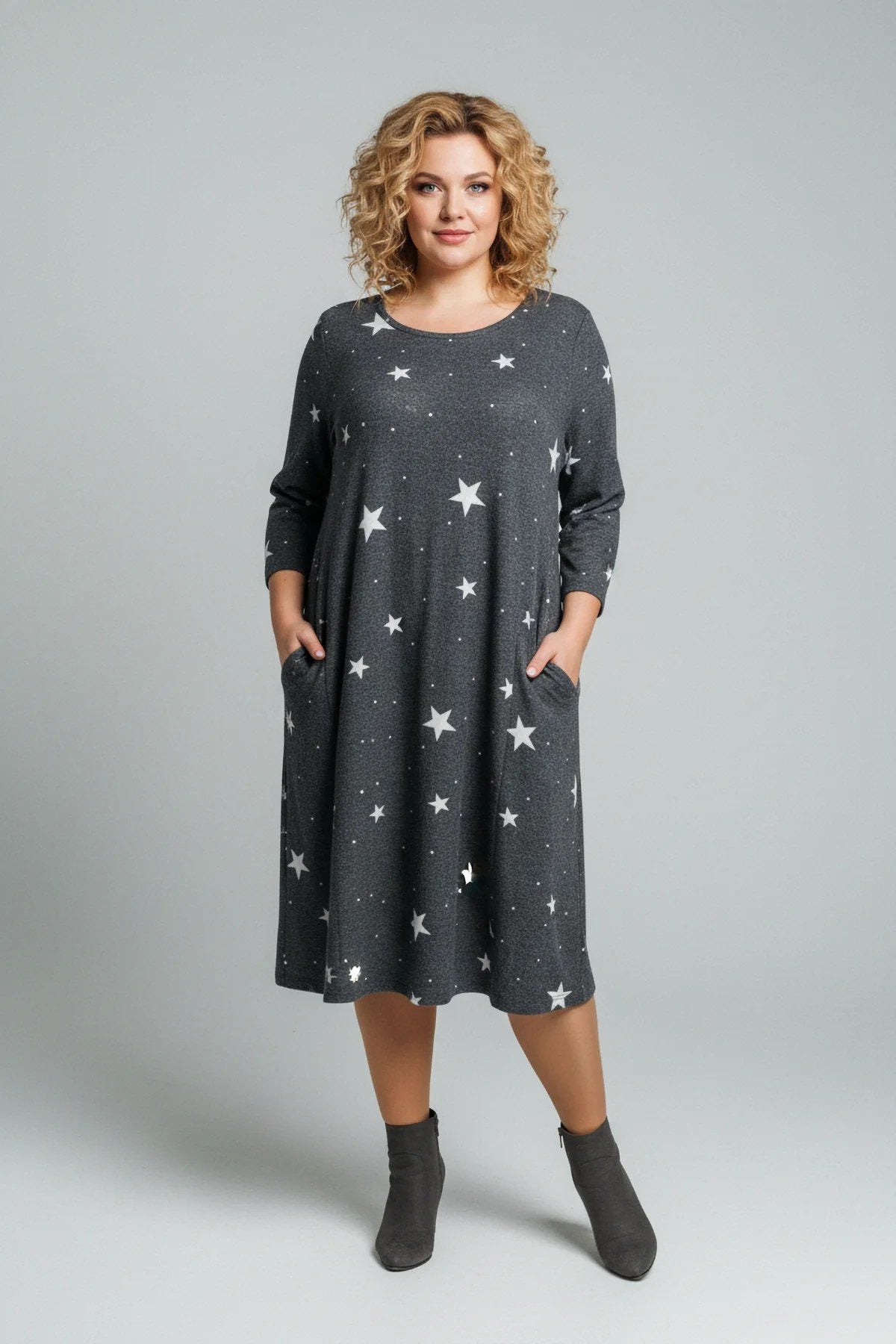 Midi-Kleid mit Rundhalsausschnitt und Taschen